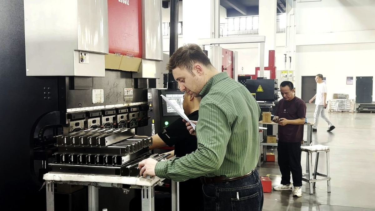 Why Order Quantity Matters More Than Product Price When Importing from China